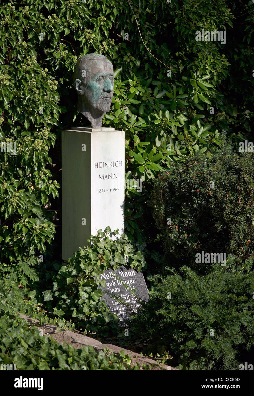 Berlin, Germany, grave of Heinrich Mann and Nelly man in the cemetery Dorotheenstaedtischen Stock Photo
