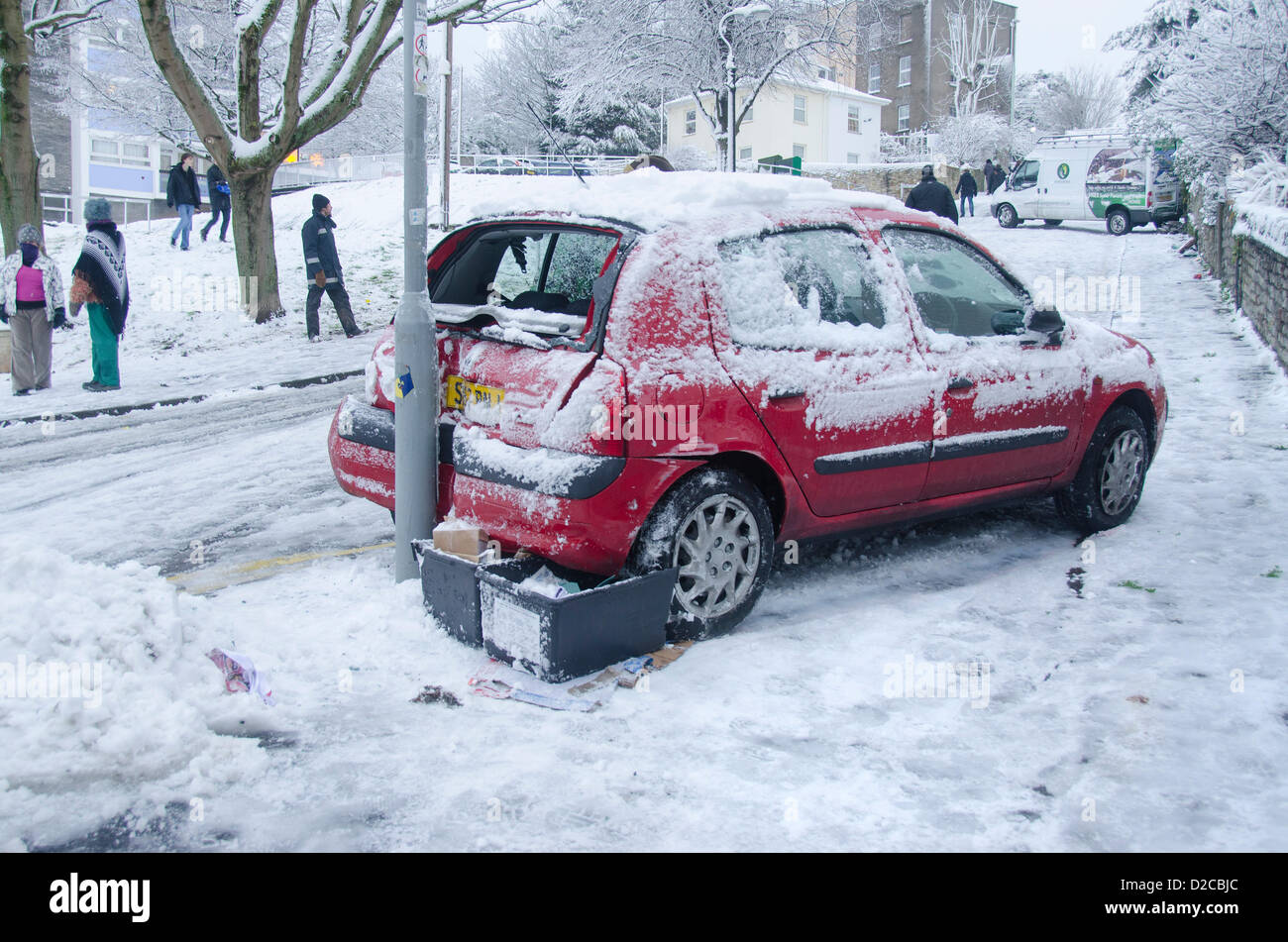 Nine Tree Hill, Bristol, UK, Friday 18th January 2013. Car crashed into lamp post and van crashed into wall on Nine Tree Hill. Alamy Live News Stock Photo