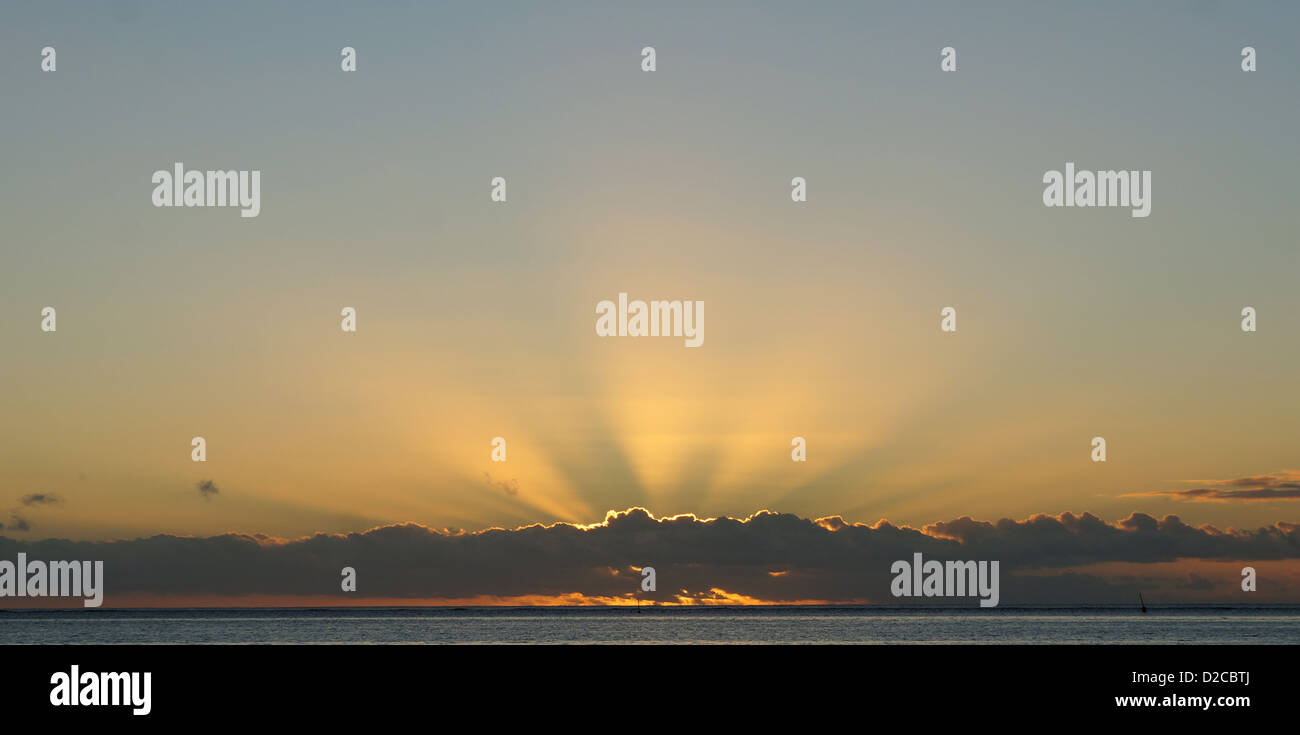 Currupted Rays Sunset breaking rays through clods Stock Photo - Alamy