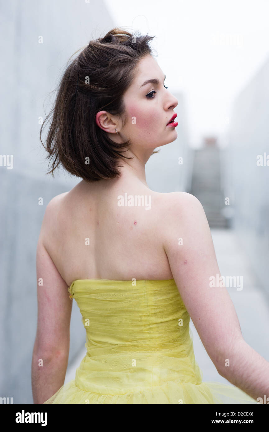 Pretty Model In Yellow 1950 S Tulle Prom Dress Stock Photo