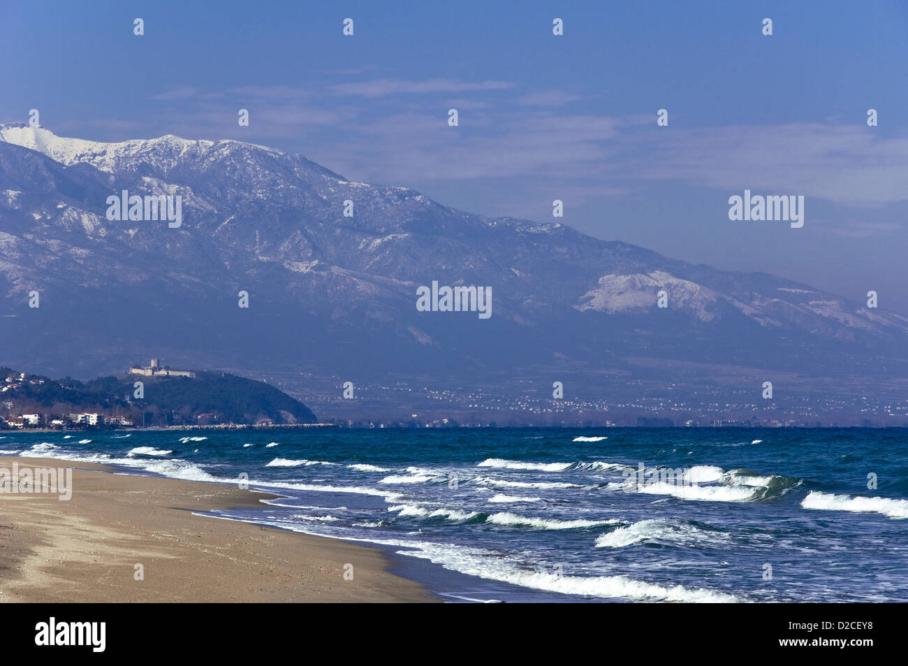 Beach of Nei Pori with the Venetian Castle of Platamonas and Mount Olympus in the background (Pieria, Macedonia, Greece, Europe) Stock Photo