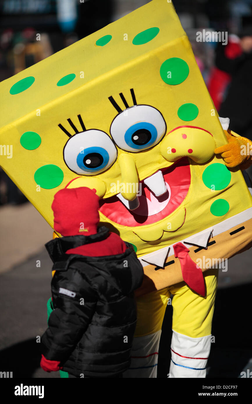 Sponge bob costume hi-res stock photography and images - Alamy