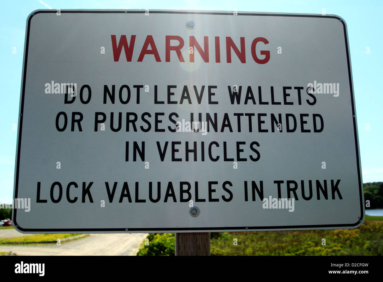 a sign warning people not to leave valuables unattended in vehicles Stock Photo