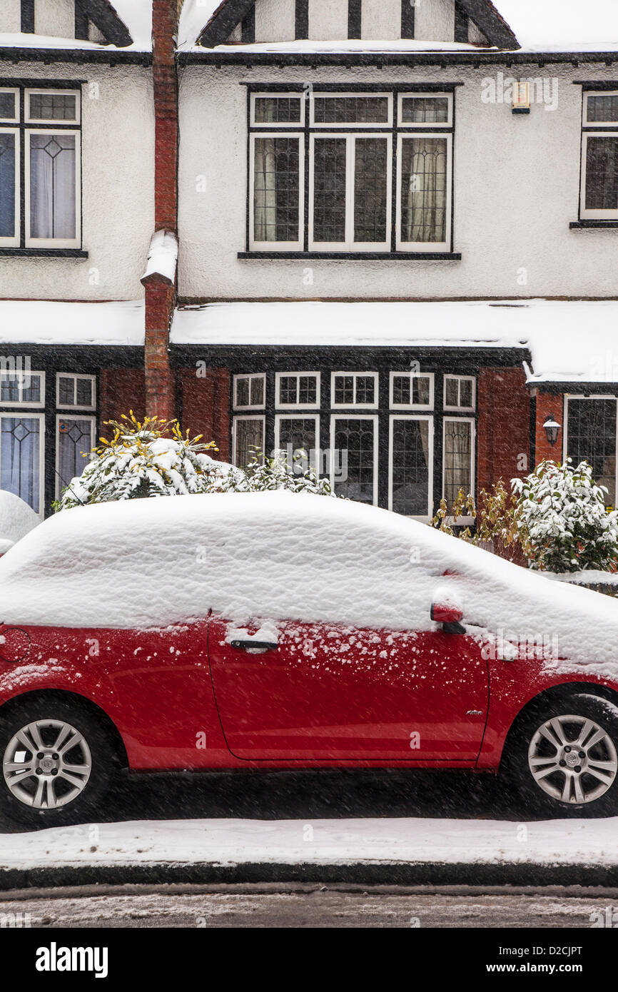 20th January 2013, London, UK. Cars in North London are covered in snow, as freezing weather continues across the South East Stock Photo