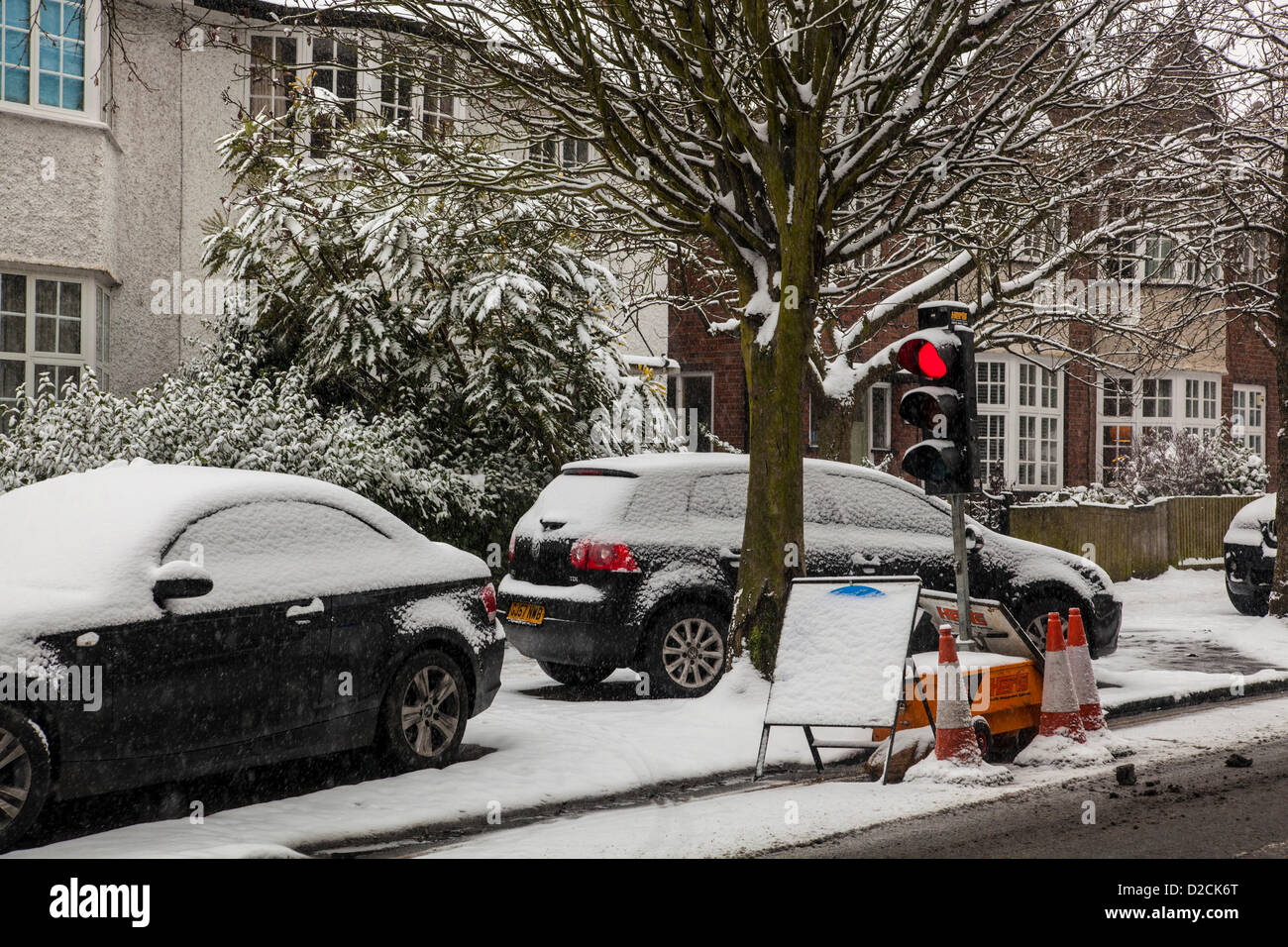 20th January 2013, London, UK. Cars in North London are covered in snow, as freezing weather continues across the South East Stock Photo
