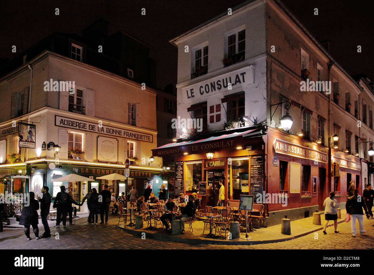 café Le Consulat in Montmartre at night Stock Photo - Alamy