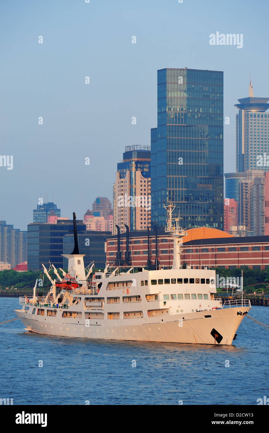 Shanghai boat hi-res stock photography and images - Alamy
