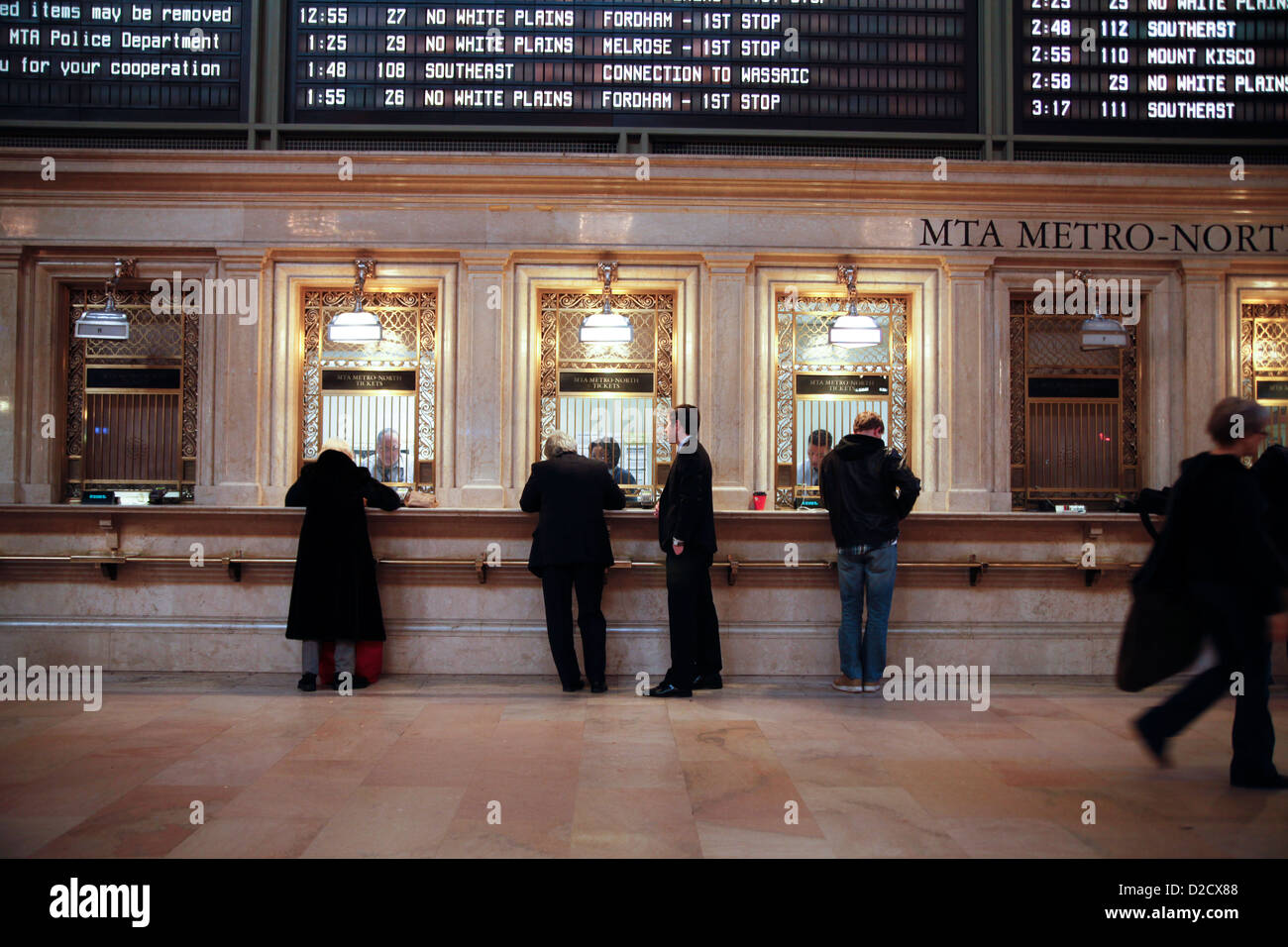 People Purchasing MTA-Metro North Railroad Tickets at Grand Central Station, New York, NY, USA Stock Photo