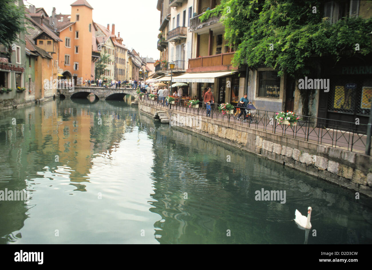 France, Haute-Savoie, Annecy. Street Scene Along The Thiou River. Stock Photo