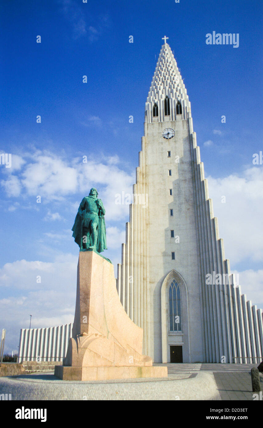 Iceland, Reykjavik. Leifur Eiriksson (Leif Ericson) Statue With Hallgrimskirkja In Background. Stock Photo