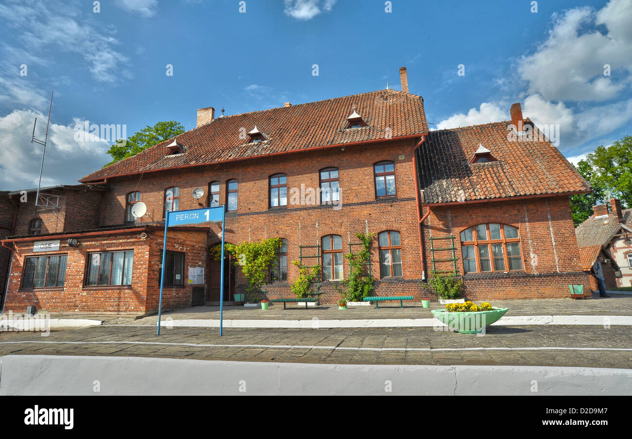 Railroad station platform hi-res stock photography and images - Alamy