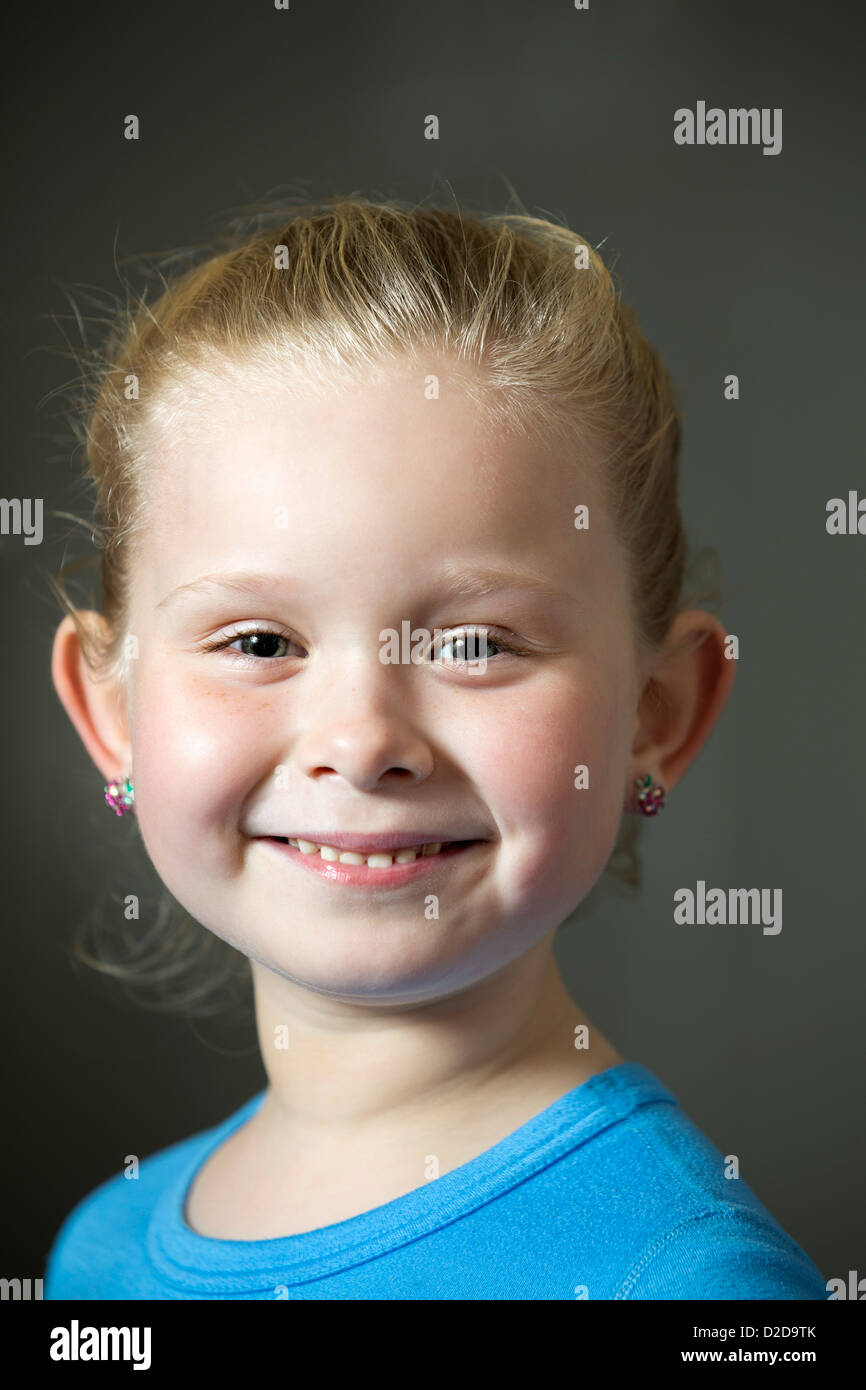 Girl wearing t 6 7 hi-res stock photography and images - Alamy