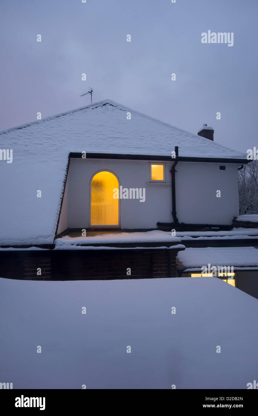 Surrey, UK. 21st January 2013. A house is seen covered in thick snow at dawn. Stock Photo
