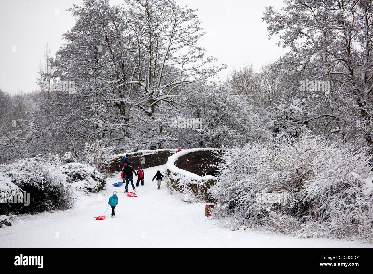 Youngsters about to go sledging on  the outwoods in Atherstone cross over the Coventry canal. Stock Photo