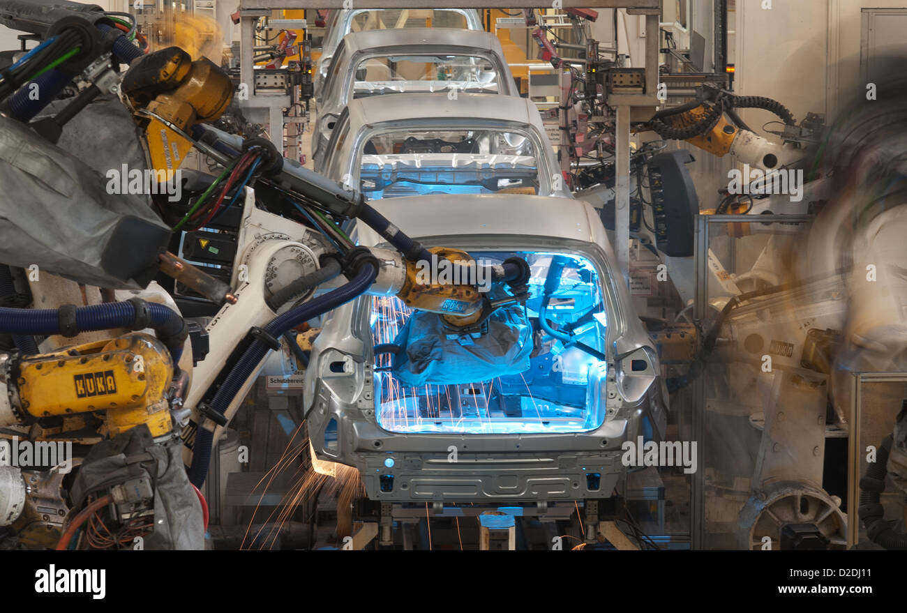 Robots weld car bodies of the Tiguan model in the VW factory in Wolfsburg on Wednesday, the 7th of March in 2012. On Monday, the 12th of March in 2012, business numbers will be published at the annual press conference. Photo: Jochen Lübke dpa/lni +++(c) dpa - Bildfunk+++ Stock Photo