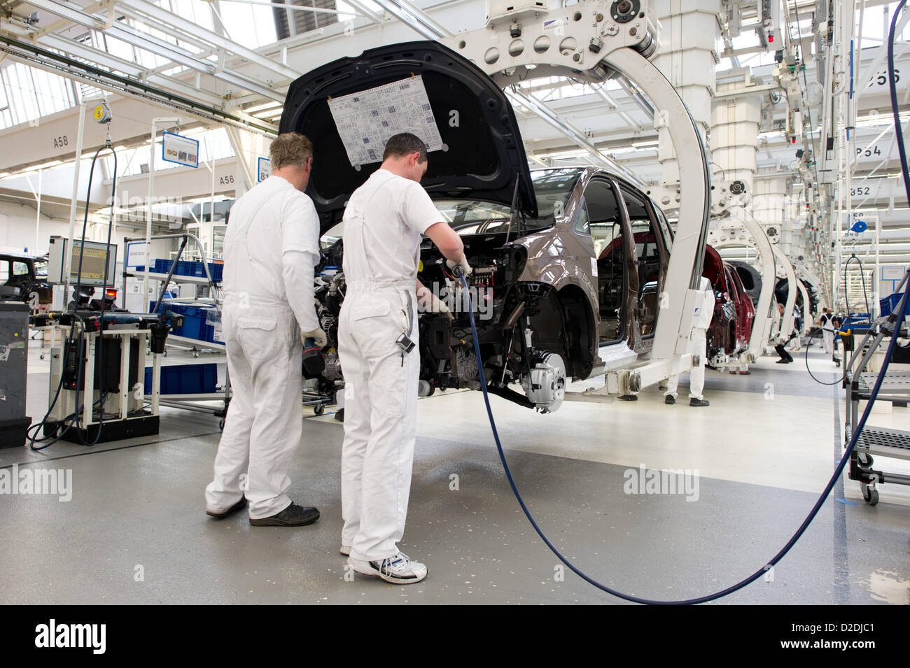 Employees of the Volkswagen AG produce vehicles Tiguan and Touran in the VW factory in Wolfsburg on Wednesday, the 7th of March in 2012. On Monday, the 12th of March in 2012, business numbers will be published at the annual press conference. Photo: Jochen Lübke dpa/lni +++(c) dpa - Bildfunk+++ Stock Photo