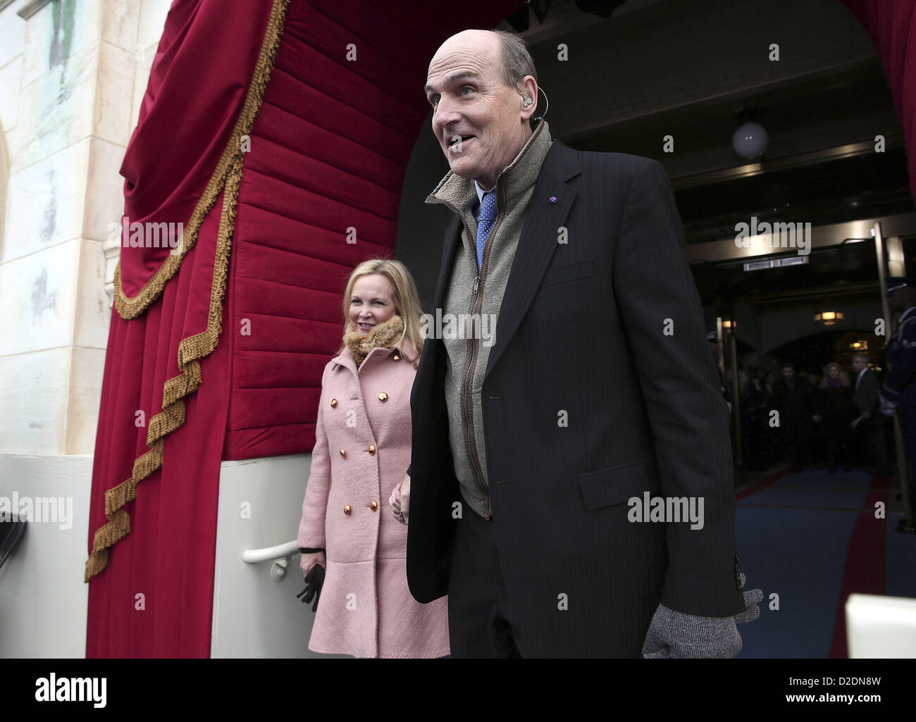 Washington, District Of Columbia, USA.  21st Jan, 2013. Singer James Taylor and wife Kim Taylor arrive on the West Front of the Capitol in Washington, Monday, Jan. 21, 2013, for the Presidential Barack Obama's ceremonial swearing-in ceremony during the 57th Presidential Inauguration. (Credit Image: Credit:  Win Mcnamee/Pool/Prensa Internacional/ZUMAPRESS.com/Alamy Live News) Stock Photo