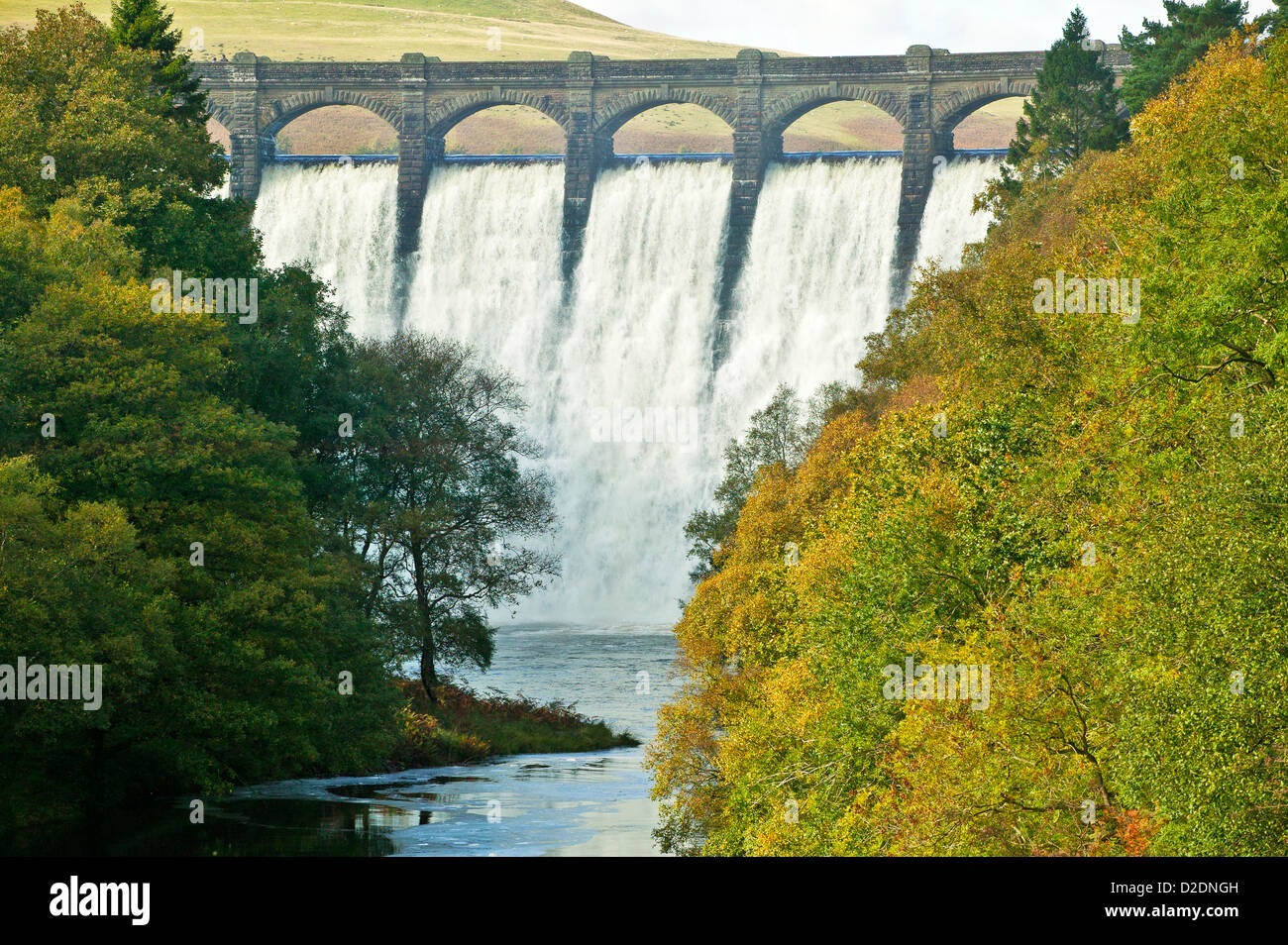 CRAIG GOCH THE TOP DAM AT ELAN VALLEY POWYS WALES WITH A HUGE WHITE WATER OVERFLOW Stock Photo