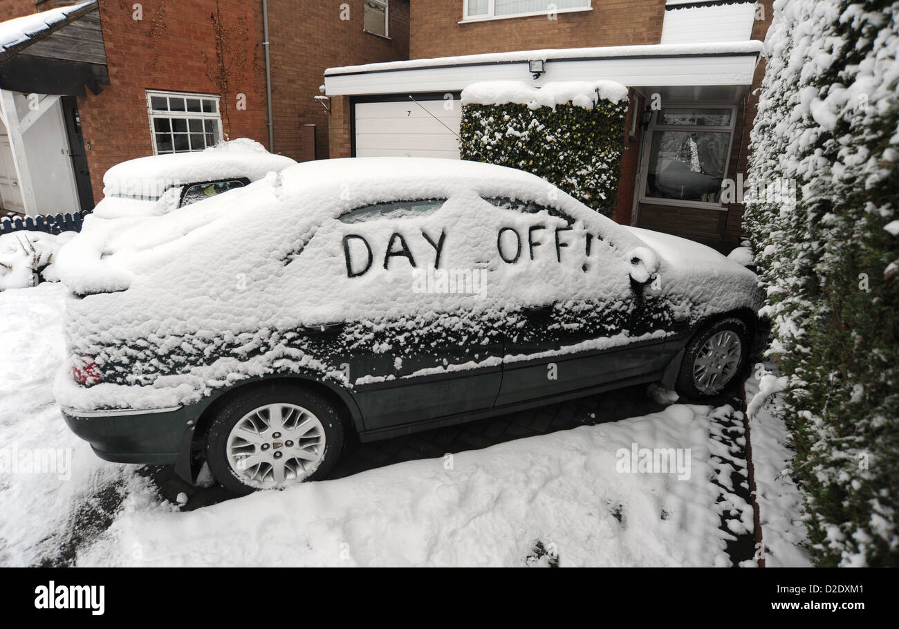 CAR COVERED IN SNOW ON HOUSE DRIVE WITH WORDS DAY OFF! RE ILLNESS SICKNESS SICK THROWING A SICKIE WORK EMPLOYEE SKIVING UK Stock Photo