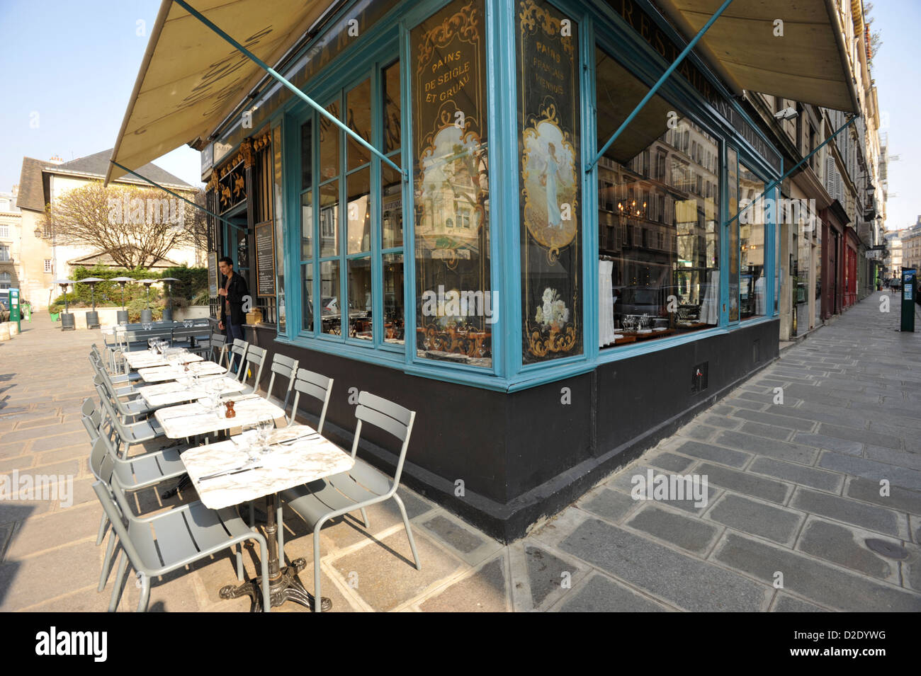 Cafe Near Notre Dame Paris Stock Photo - Alamy