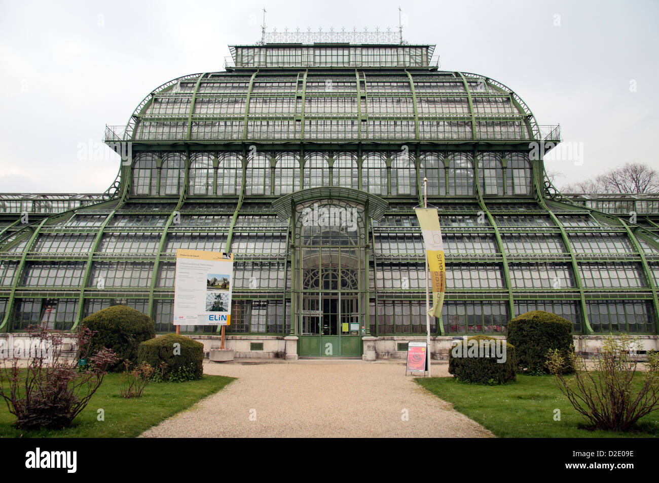 The Palm House (Palmenhaus) in the Schönbrunn gardens, Vienna, Austria. Stock Photo