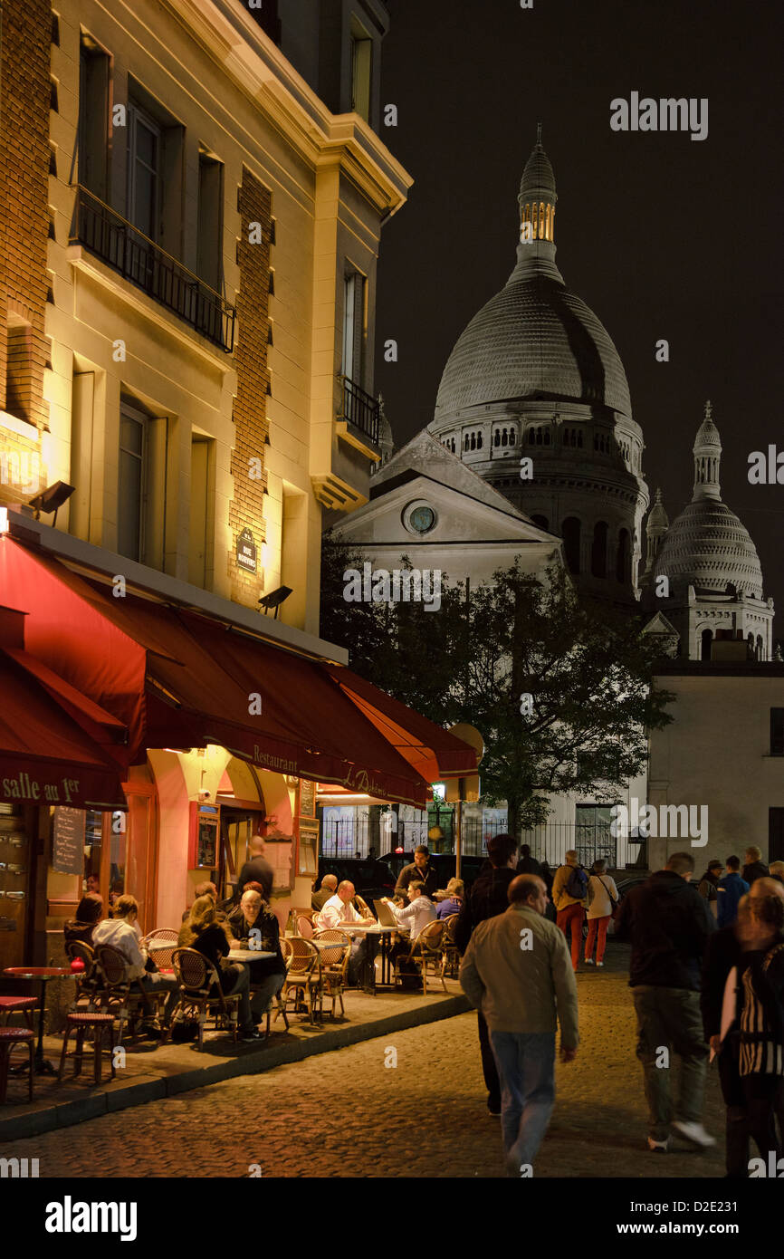 restaurant La Bohème and Sacre Coeur Basilica in Montmartre at night Stock Photo