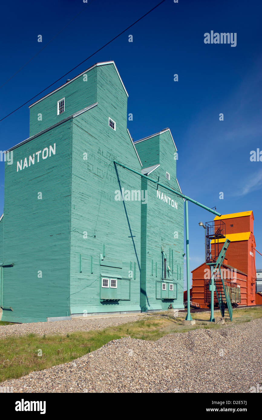 WOOD FRAMED GRAIN ELEVATORS NANTON ALBERTA CANADA Stock Photo Alamy