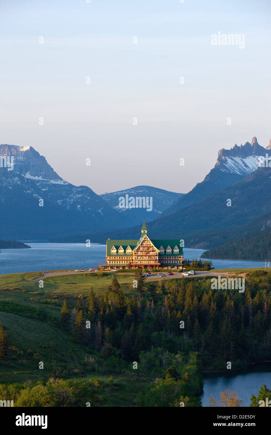 PRINCE OF WALES HOTEL (©GREAT NORTHERN RAILWAY 1927) WATERTON LAKES NATIONAL PARK ALBERTA CANADA Stock Photo