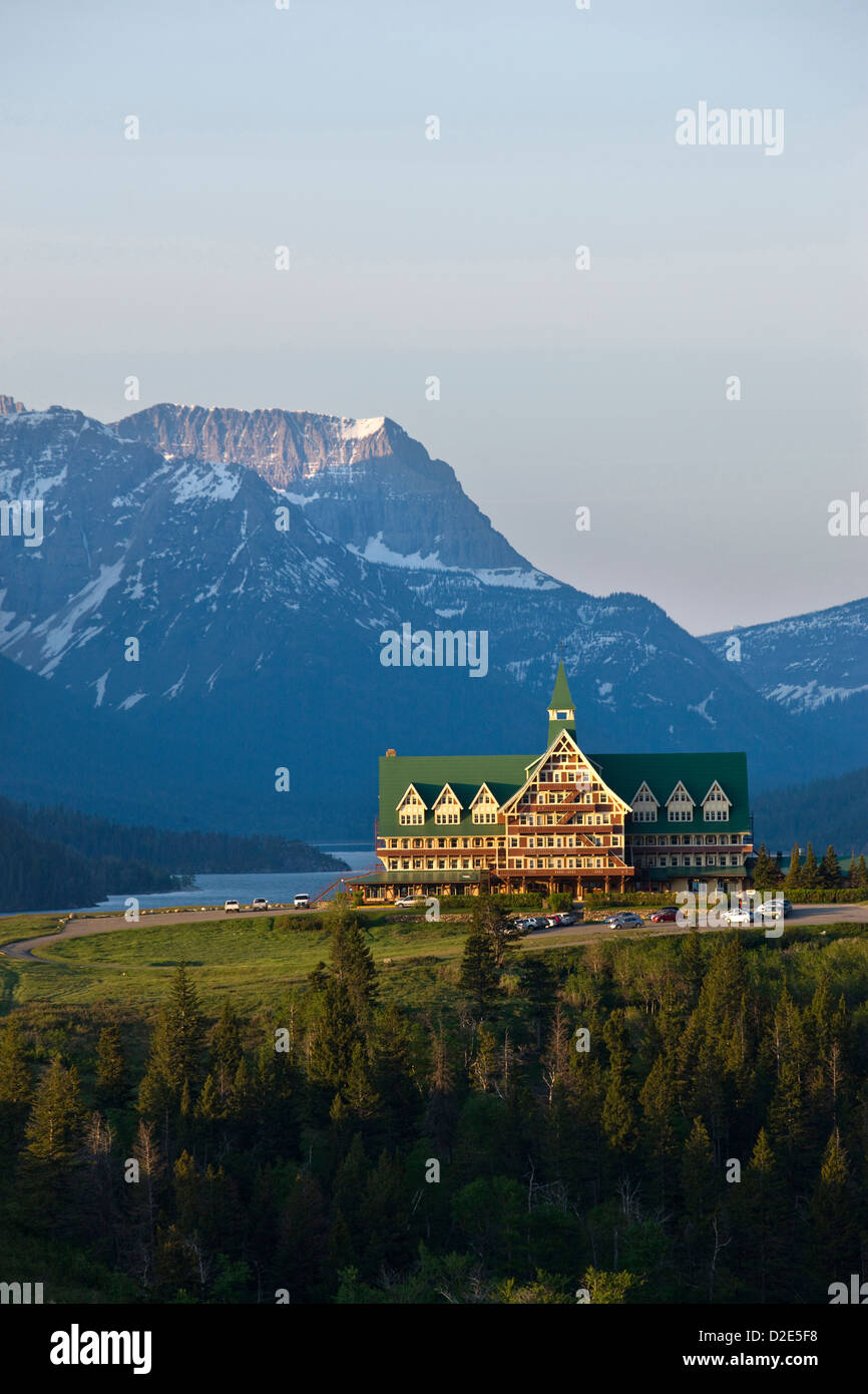 PRINCE OF WALES HOTEL (©GREAT NORTHERN RAILWAY 1927) WATERTON LAKES NATIONAL PARK ALBERTA CANADA Stock Photo