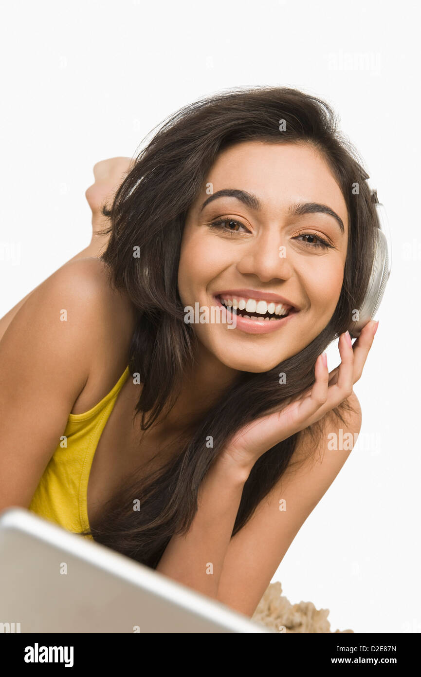 Beautiful asian woman headphones hi-res stock photography and images ...
