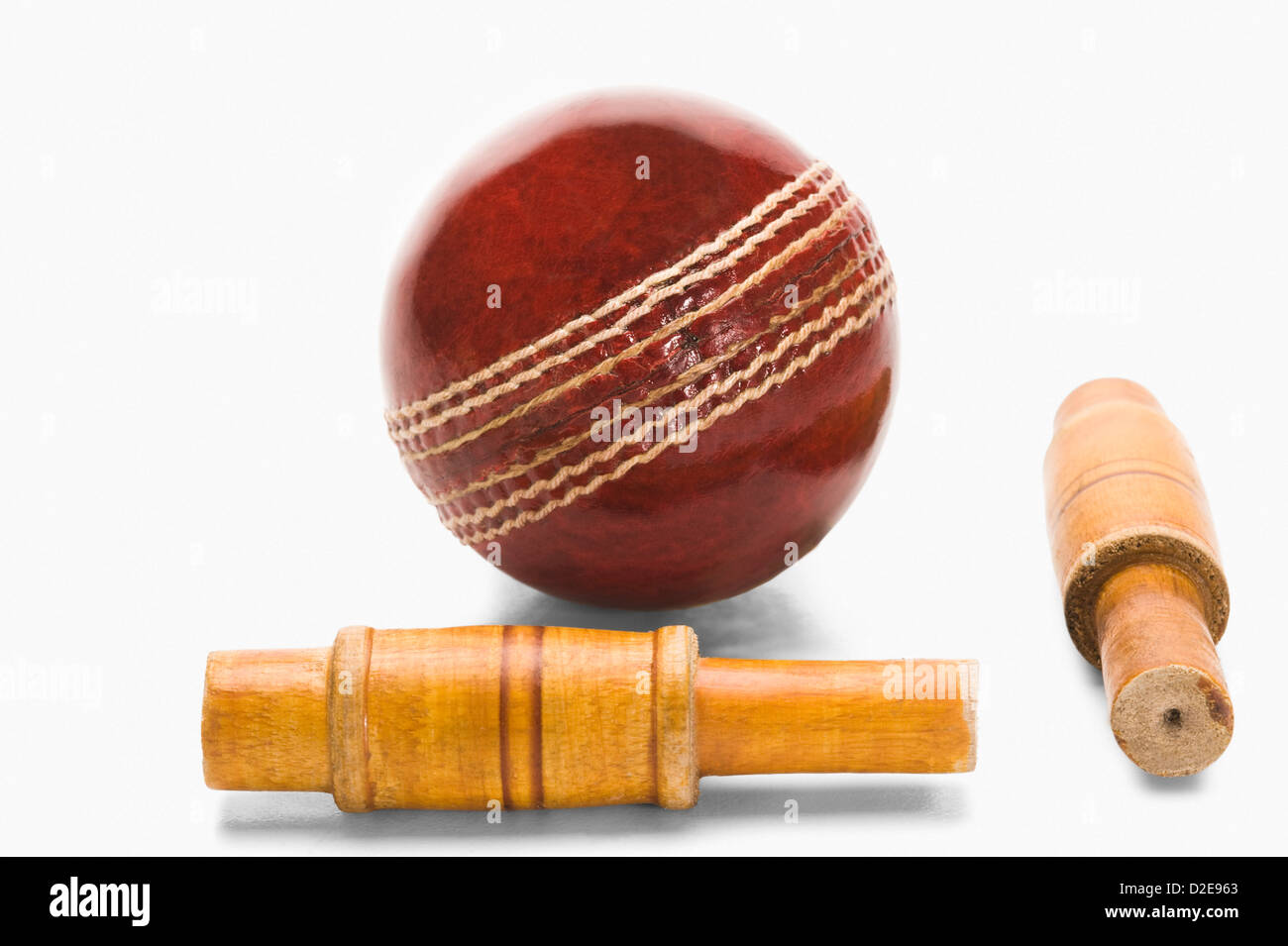 Close-up of a cricket ball and bails Stock Photo - Alamy