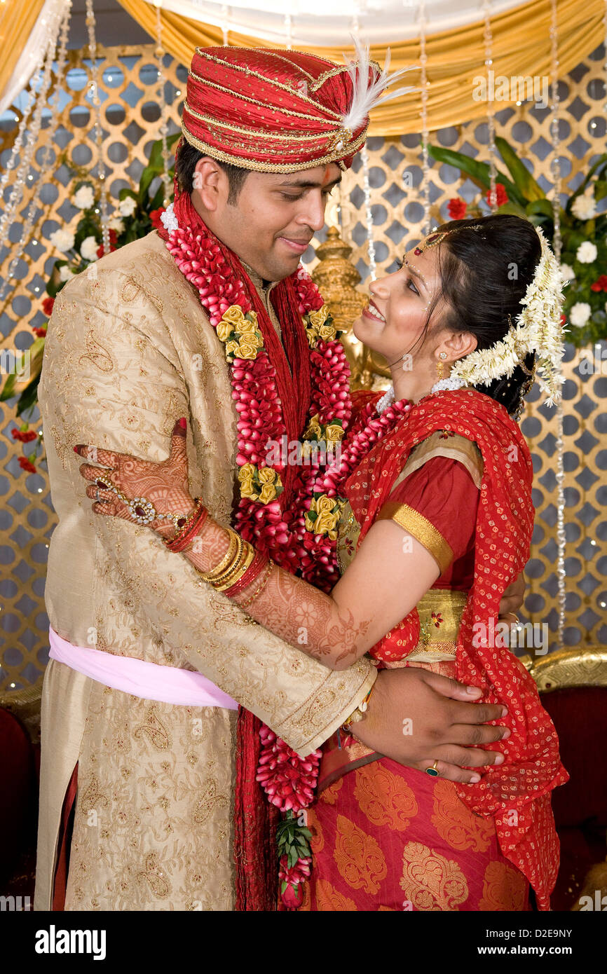 Punjabi wedding couple hi-res stock photography and images - Alamy