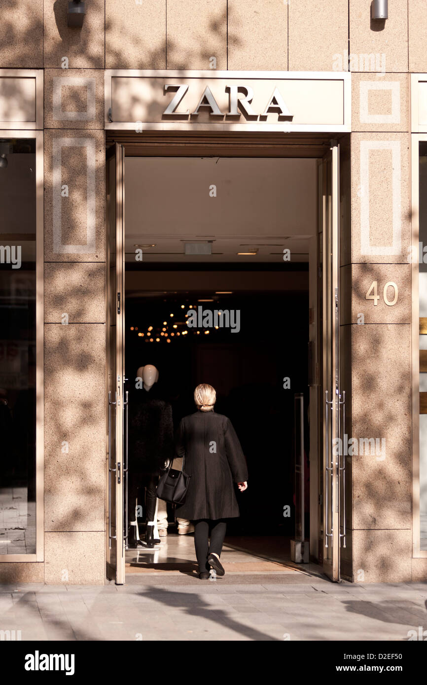 France, Paris, Zara store on les Champs Elysées Stock Photo - Alamy