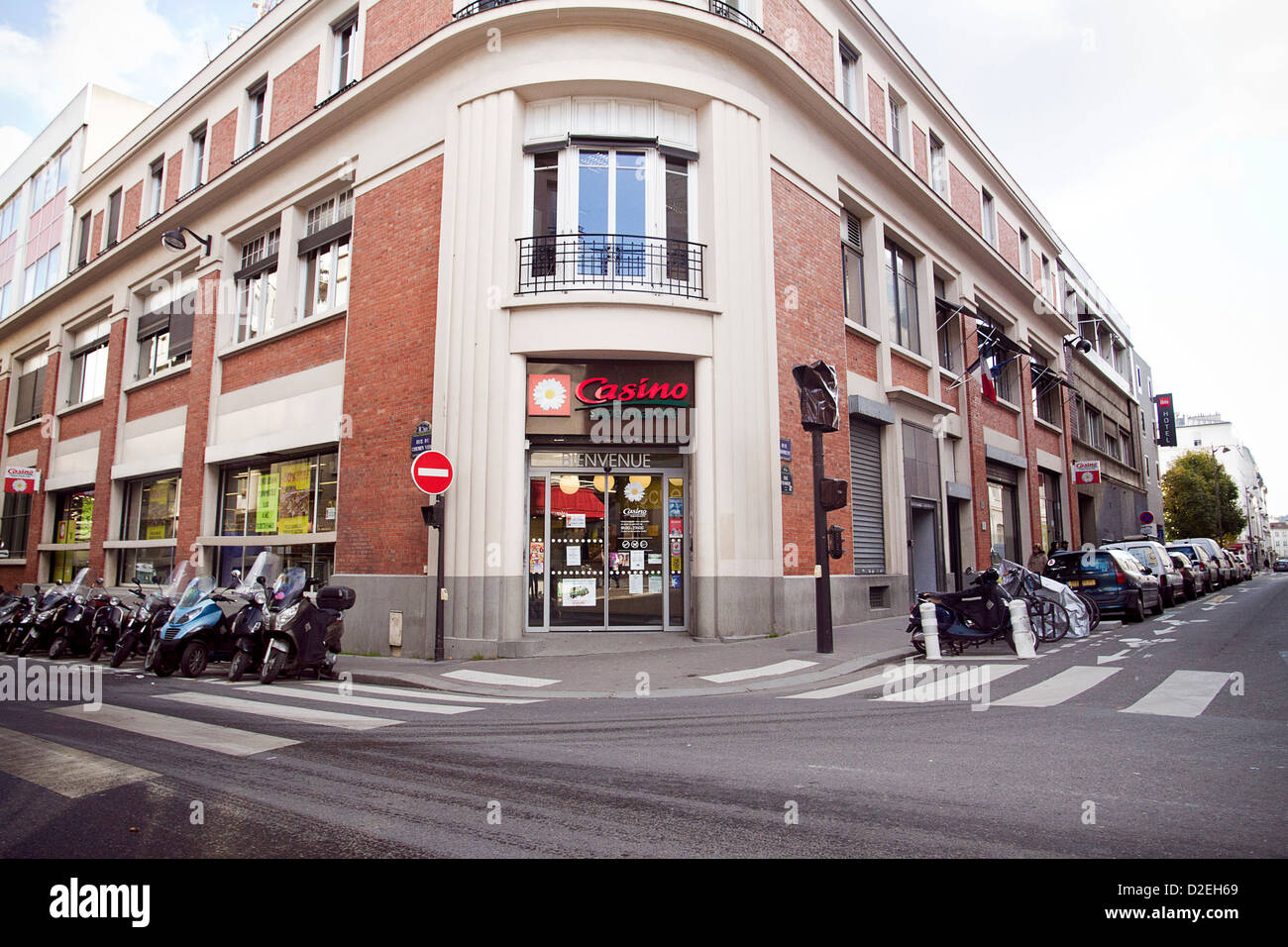 Supermarket paris hi-res stock photography and images - Alamy