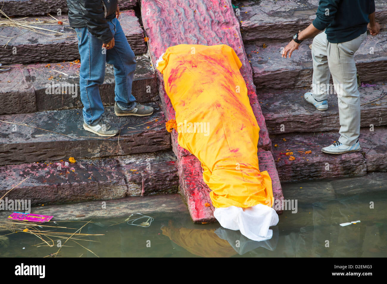 A Hindu funeral at Pashupatinath Temple, a Hindu temple of Lord Shiva