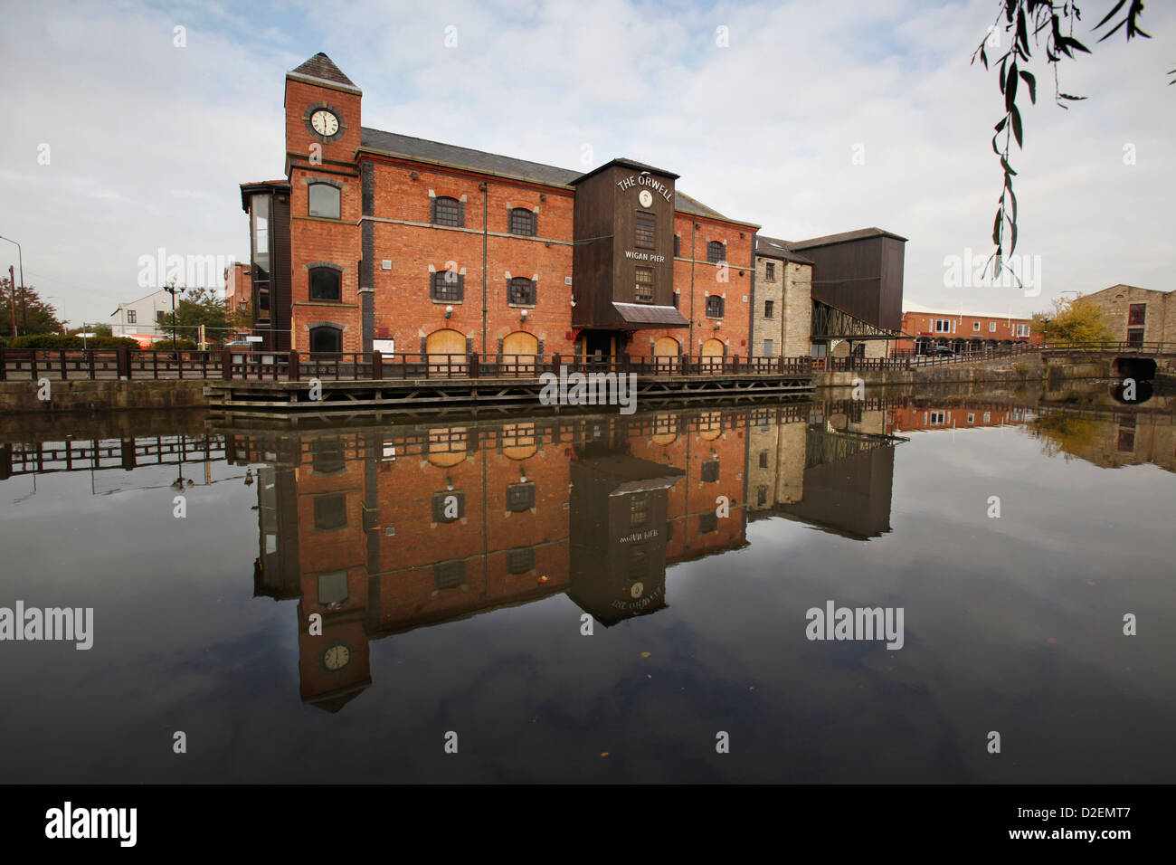 The Orwell Mill reflects in the canal Stock Photo