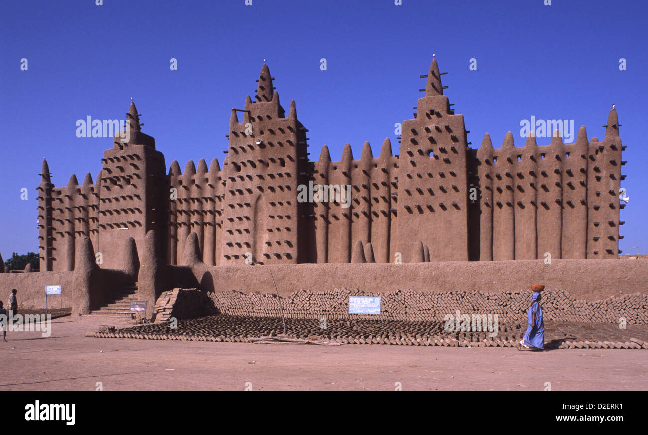 The mosque at Djenne, in Mali, largest mud-brick structure in the world. Stock Photo