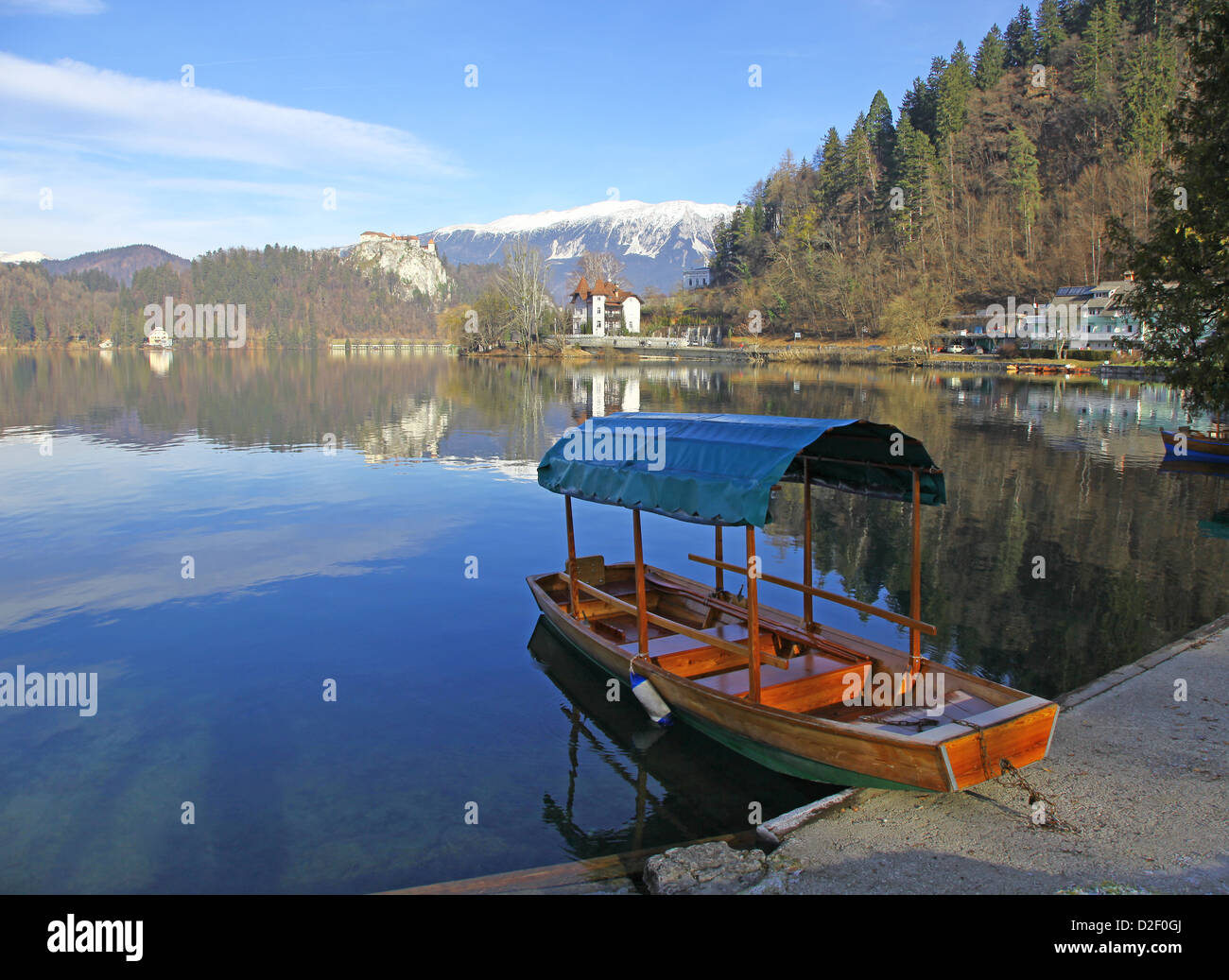 Boat on lake bled hires stock photography and images Alamy