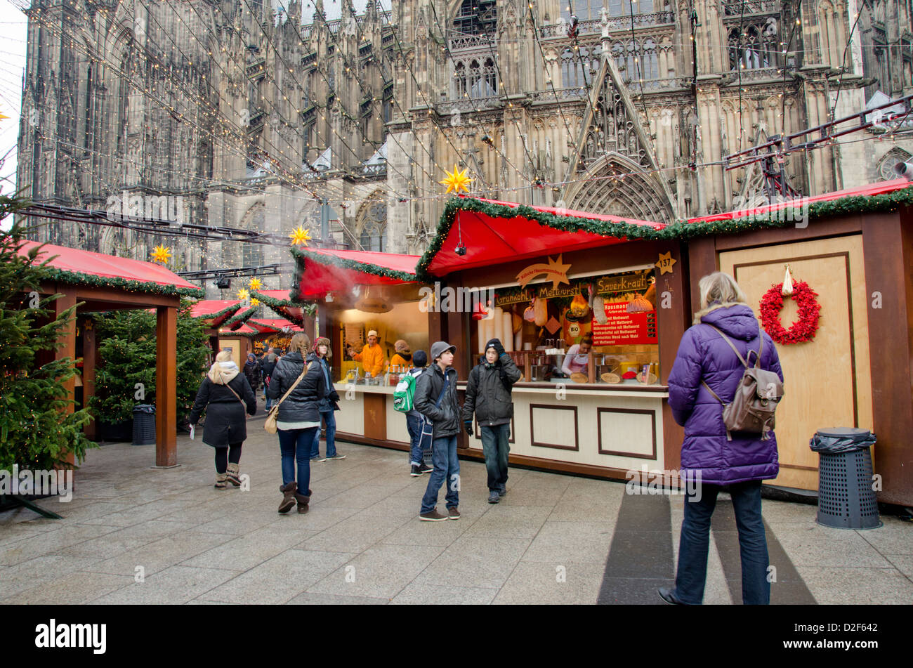 germany-cologne-cologne-cathedral-christmas-market-annual-holiday
