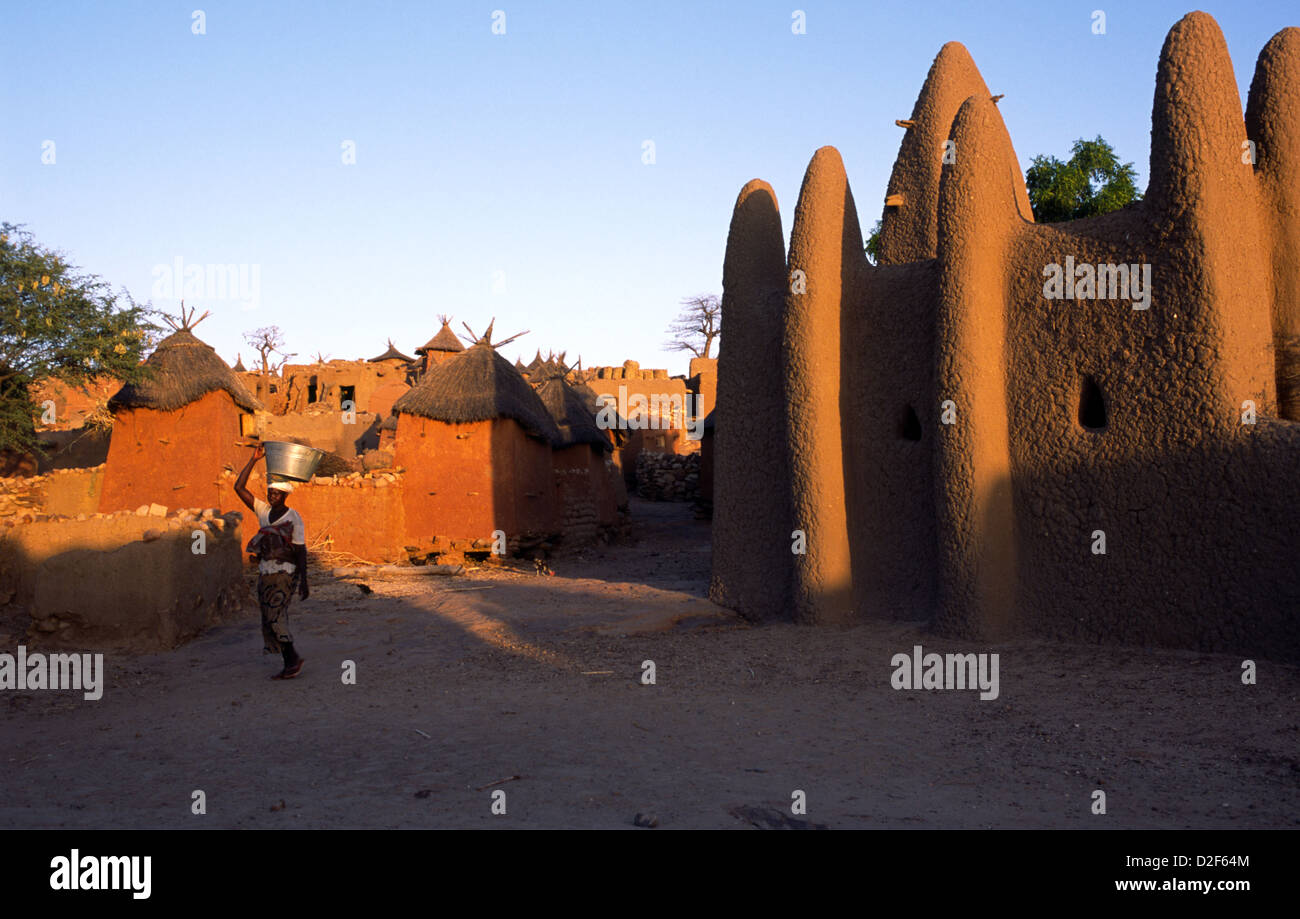 A mosque made of mud brick and wooden scaffold in Mali, West Africa Stock Photo