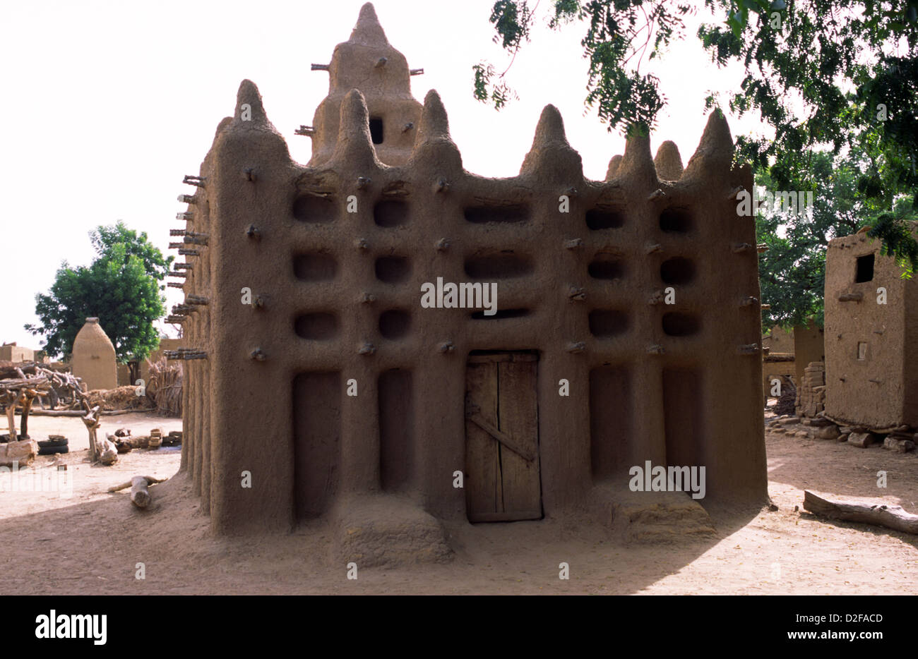 A mosque made of mud brick and wooden scaffold in Mali, West Africa Stock Photo