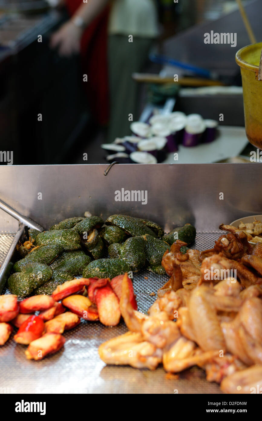 Hong Kong, China, roasted vegetables and poultry in a food stall on the roadside Stock Photo