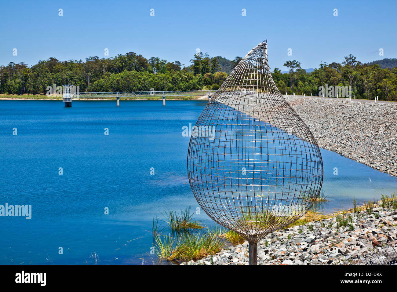 stainless steel rod sculpture 'The Drip' by Peter Allison at Cowarra Off-Creek Dam, Port Maquarie-Hastings Council Stock Photo