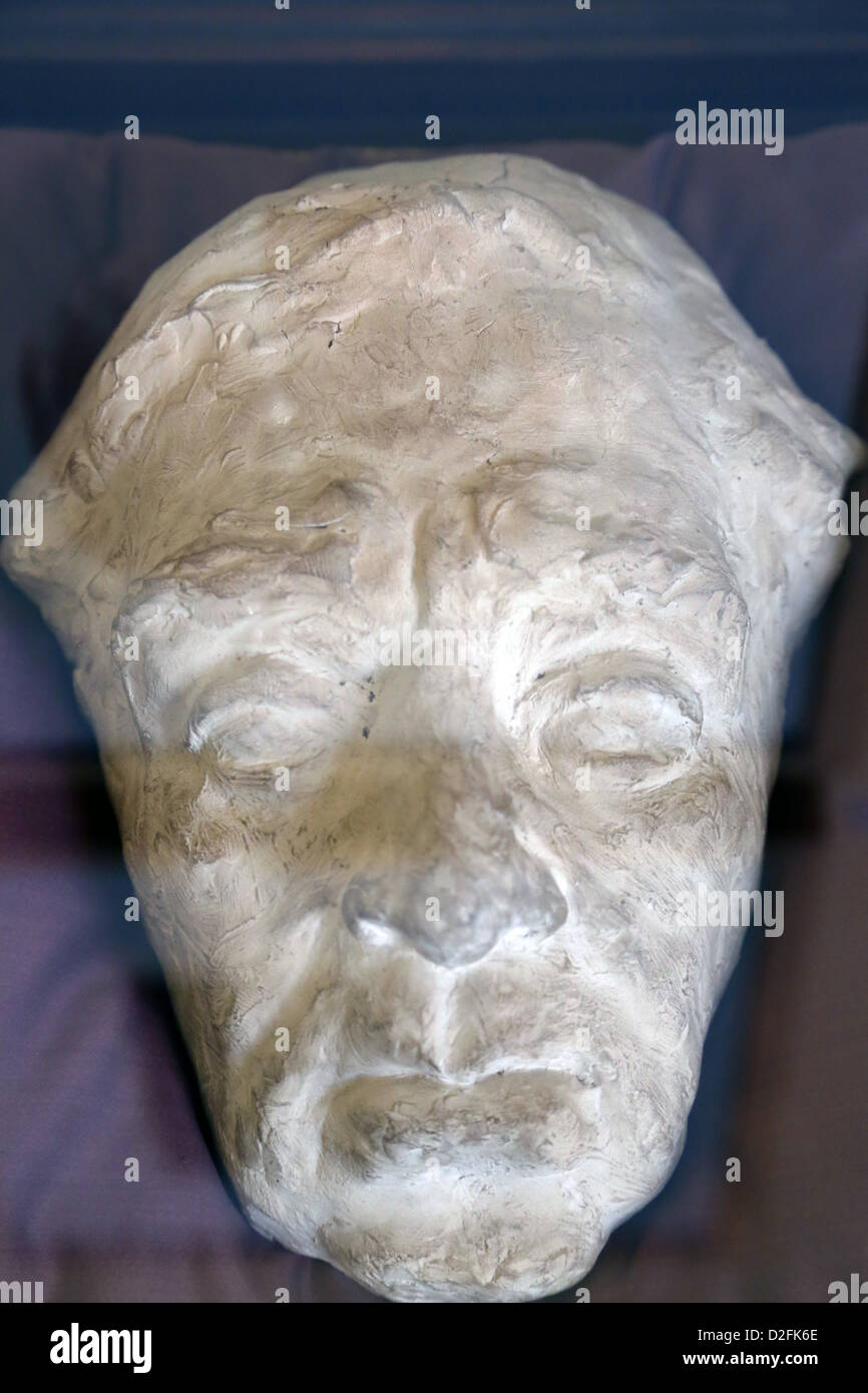 Death mask hi-res stock photography and images - Alamy
