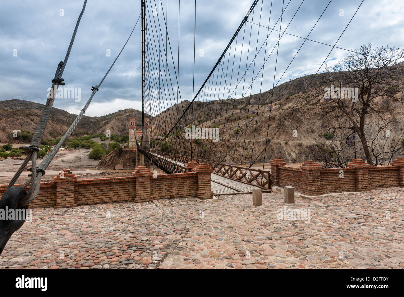Puente Mendes, Sucre Chain Bridge over Pilomayo River on road from Sucre to Potosi, Chuquisaca Department, Bolivia Stock Photo