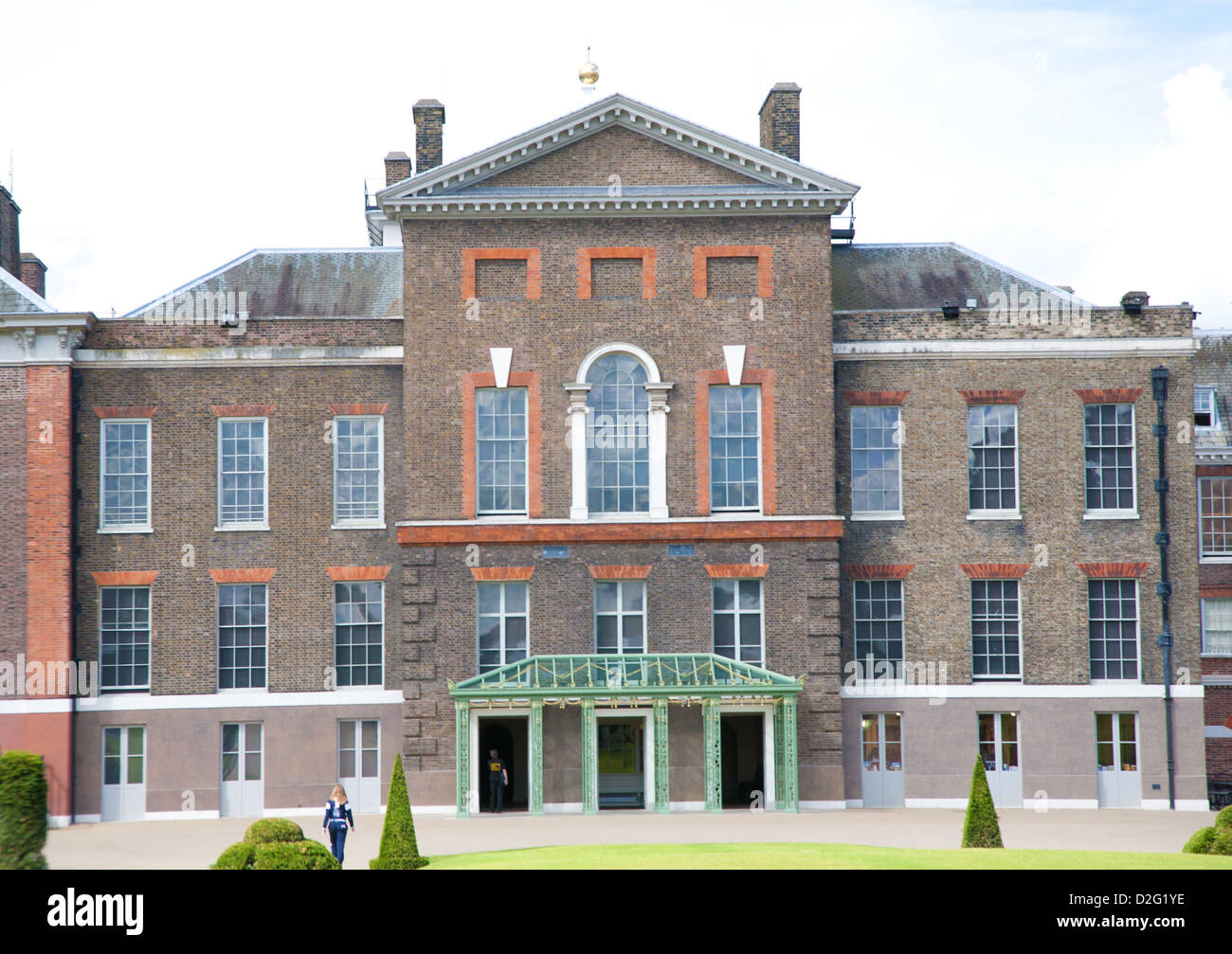 Grand entrance kensington palace hires stock photography and images