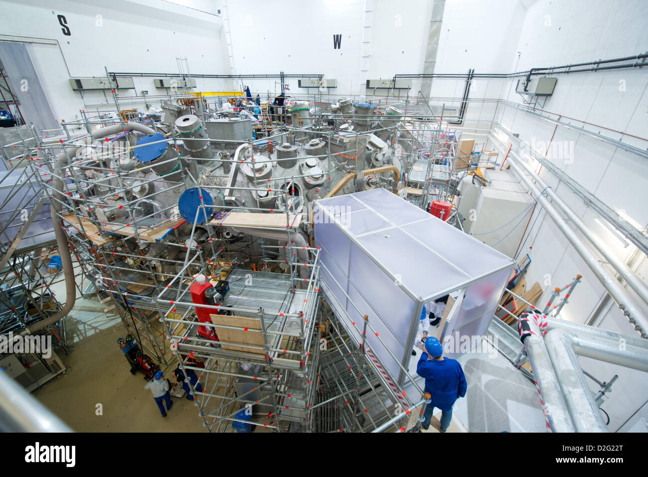 Technicians work on the research reactor 'Wendelstein 7-X' at the Max Planck Institute of Plasma Physics in Greifswald, Germany, 23 January 2013. The reactor will be used for tests on nuclear fusions which are supposed to mirror the processes by which atomic nuclei fuse on the sun and release energy. After environmental protection groups and the green Party voiced security concerns the institute will now operate under the greatest possible transparency. Photo: Stefan Sauer Stock Photo