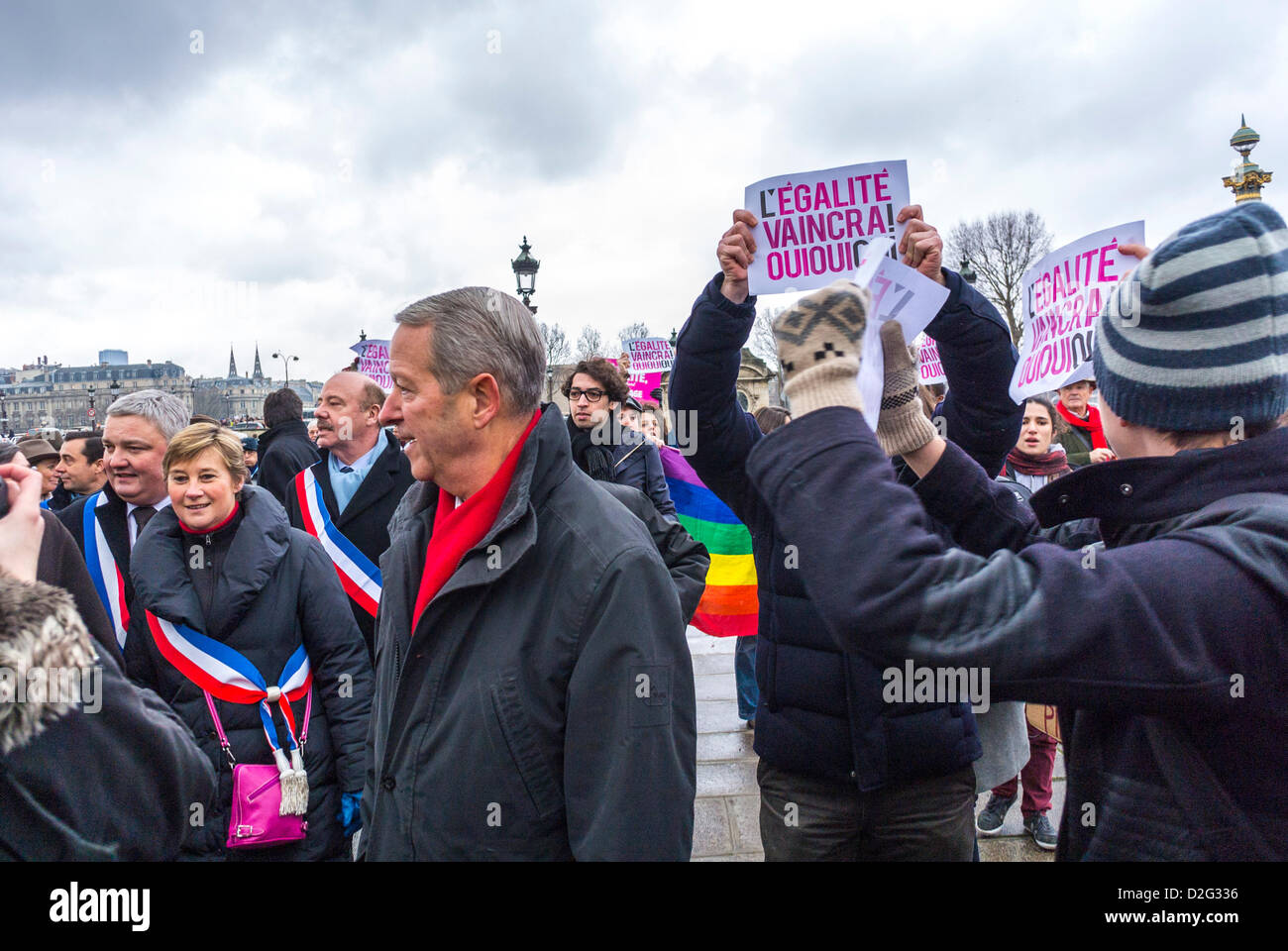 Paris, France. Large Crowd of People, Pro Gay marriage LGTB Activists from 'Oui, Oui, Oui' Protesting French Deputies March Opposing  Gay Marriage Law, Holding Protest Signs, lgbtq protesters with protest sign, equal rights protest Stock Photo