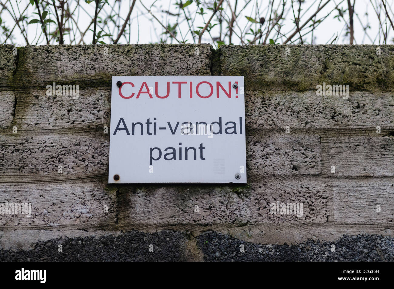 Sign on a wall warning of the presence of anti-vandal and anti-climb paint Stock Photo