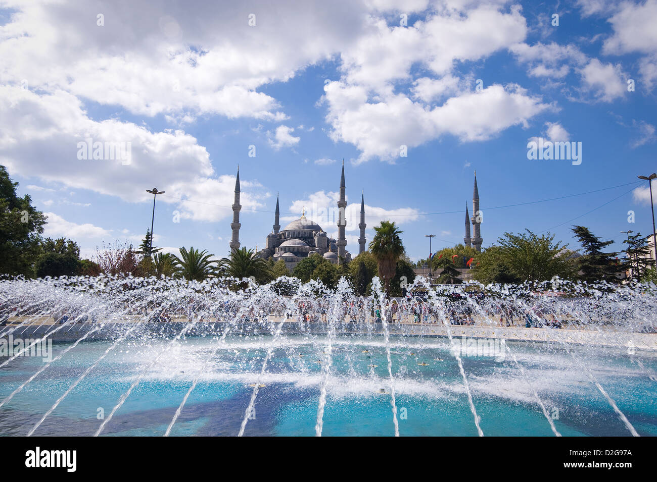 The Blue Mosque in Sultanahmet is one of Istanbul's main attractions ...